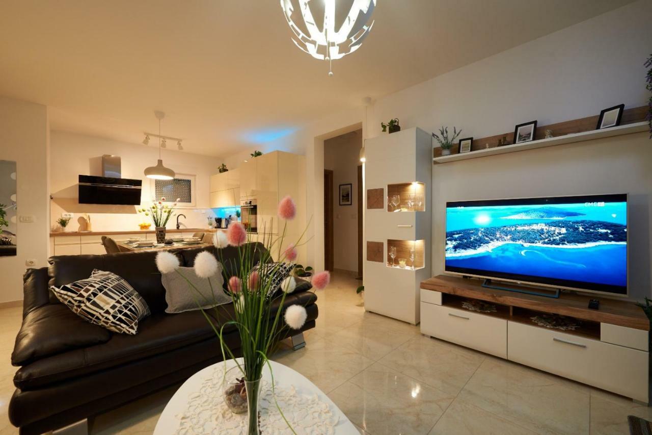 Ferienwohnung Golubica Trogir Exterior foto