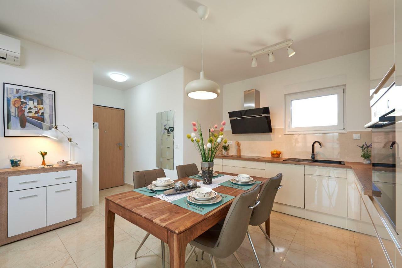 Ferienwohnung Golubica Trogir Exterior foto