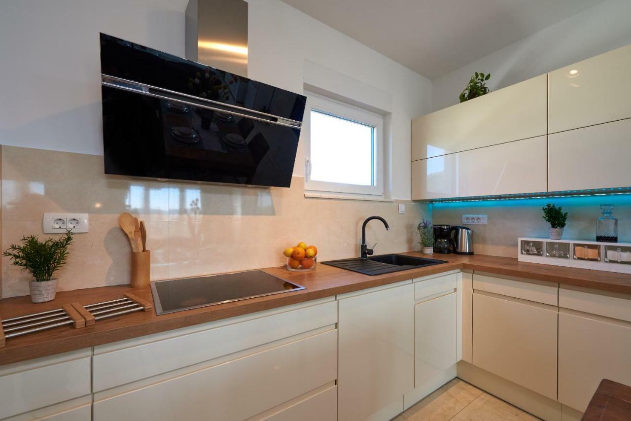 Ferienwohnung Golubica Trogir Exterior foto