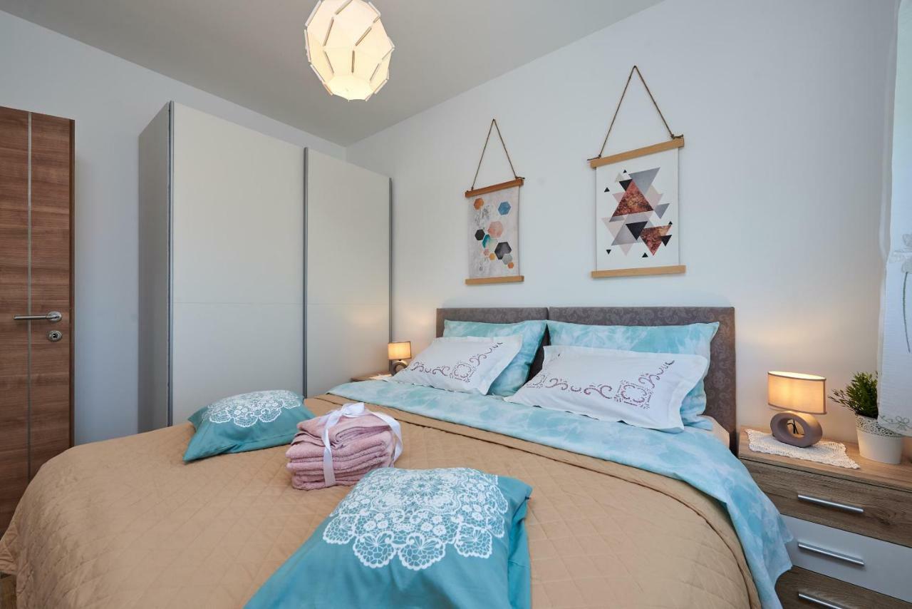 Ferienwohnung Golubica Trogir Exterior foto