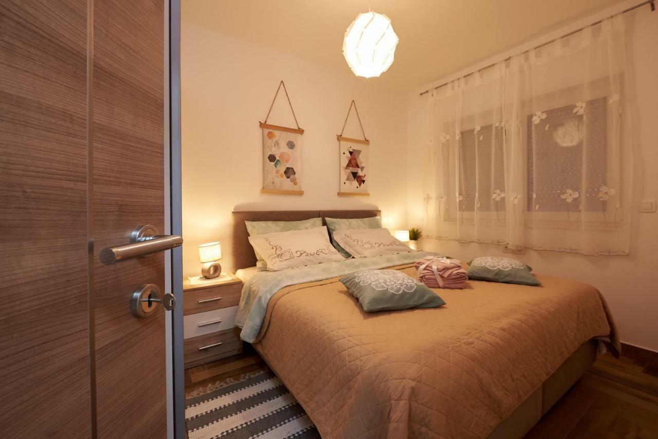 Ferienwohnung Golubica Trogir Exterior foto