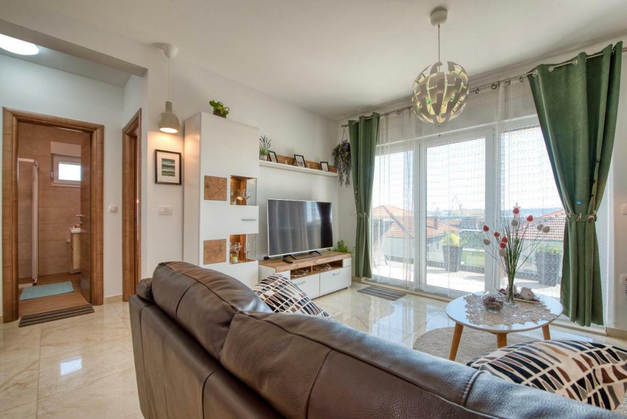 Ferienwohnung Golubica Trogir Exterior foto