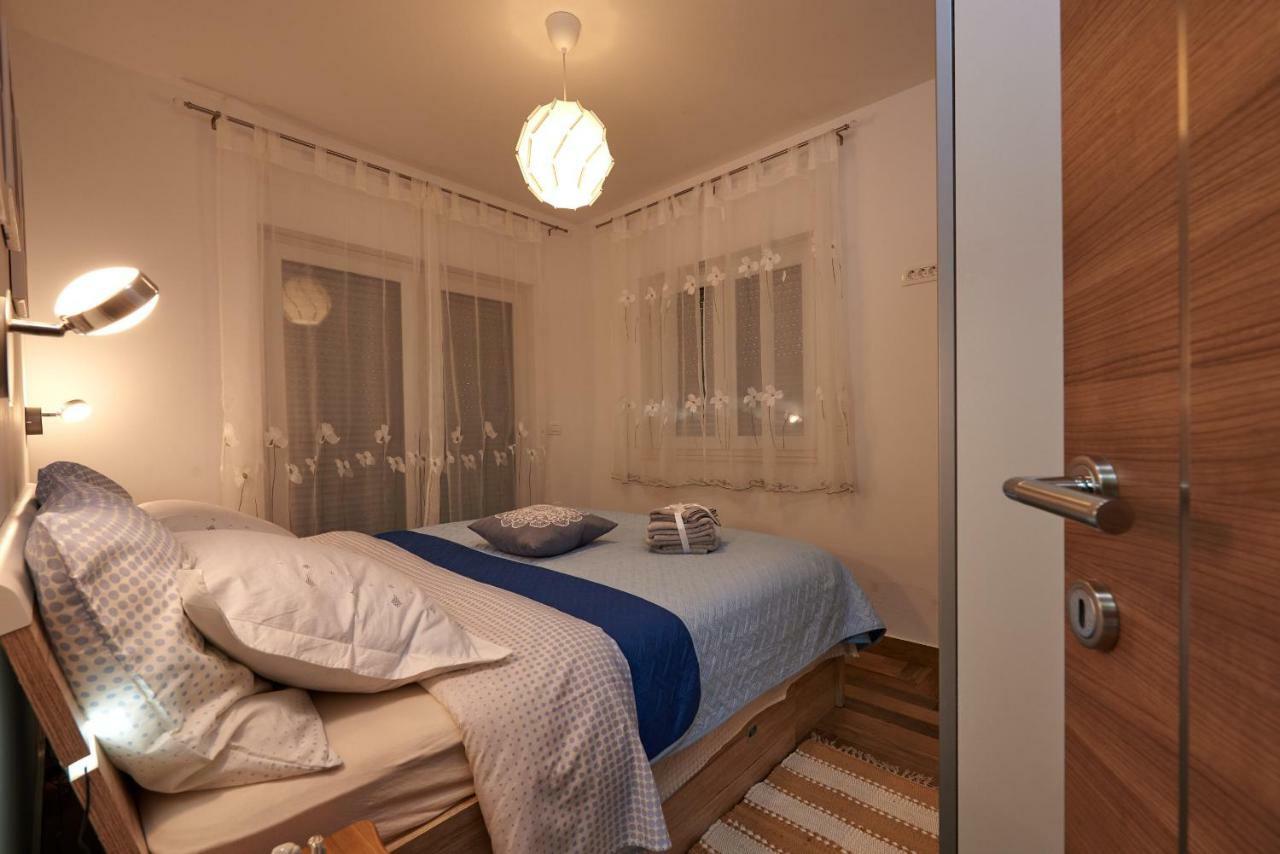 Ferienwohnung Golubica Trogir Exterior foto