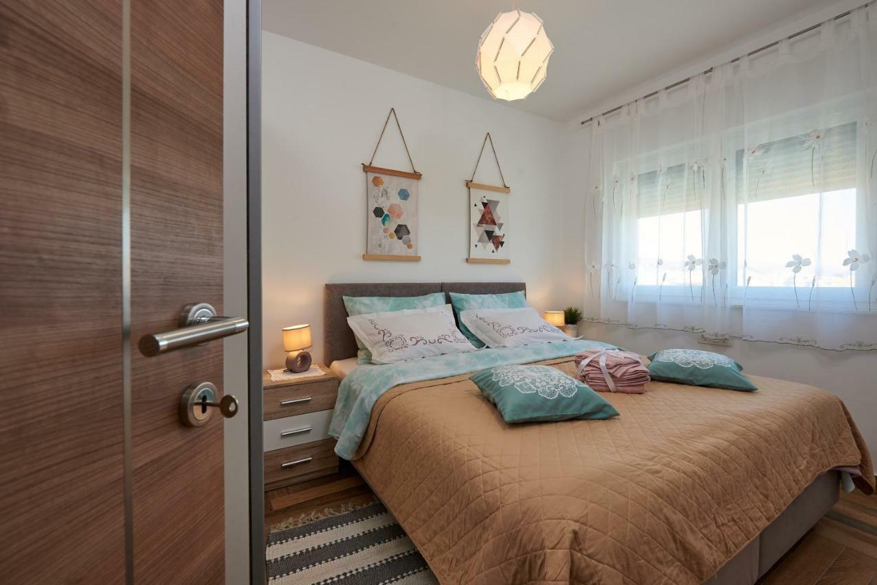 Ferienwohnung Golubica Trogir Exterior foto
